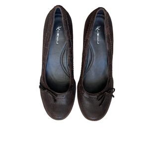 Brown leather kitten heels